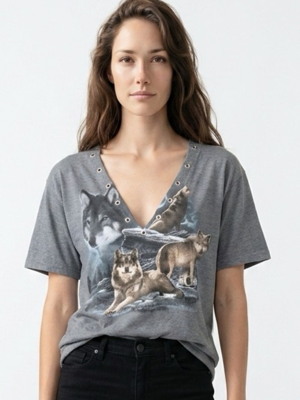 OUTDOOR LIFE | Nature Tee Wolf Graphic Plunge Cut with Grommets Women’s Size M